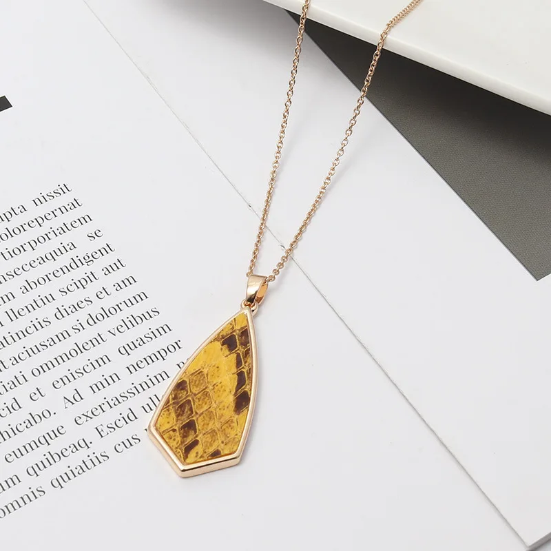 Collier pendentif géométrique  - Body Jewelry Brands avis et prix