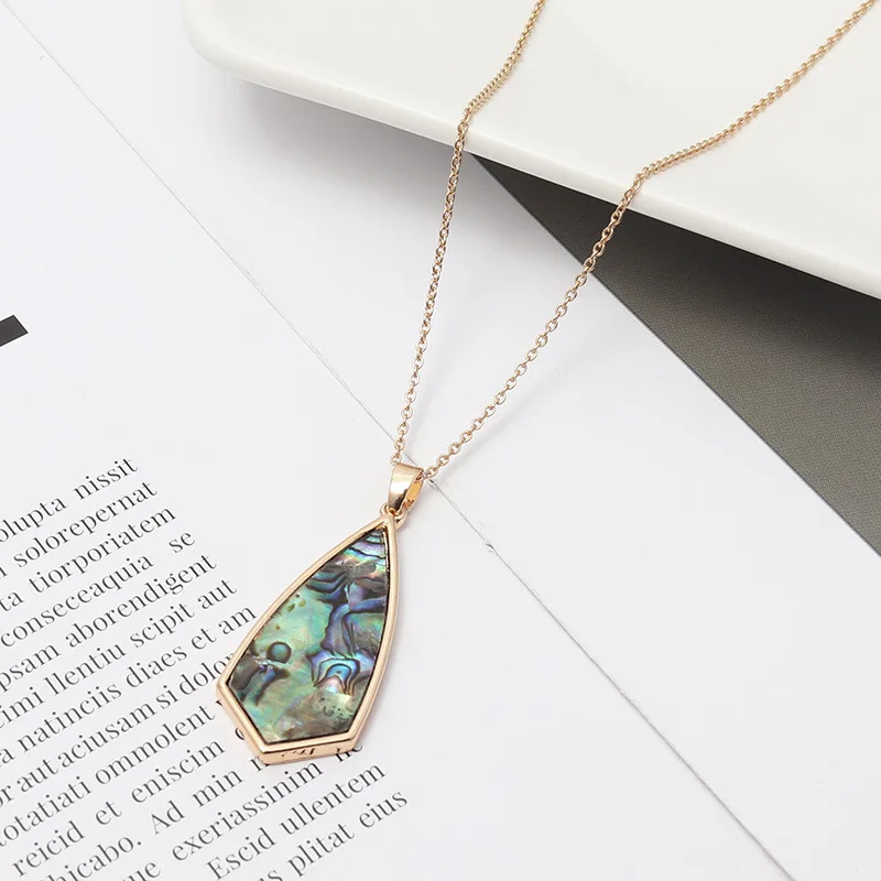 Collier pendentif géométrique  - Body Jewelry Brands avis et prix
